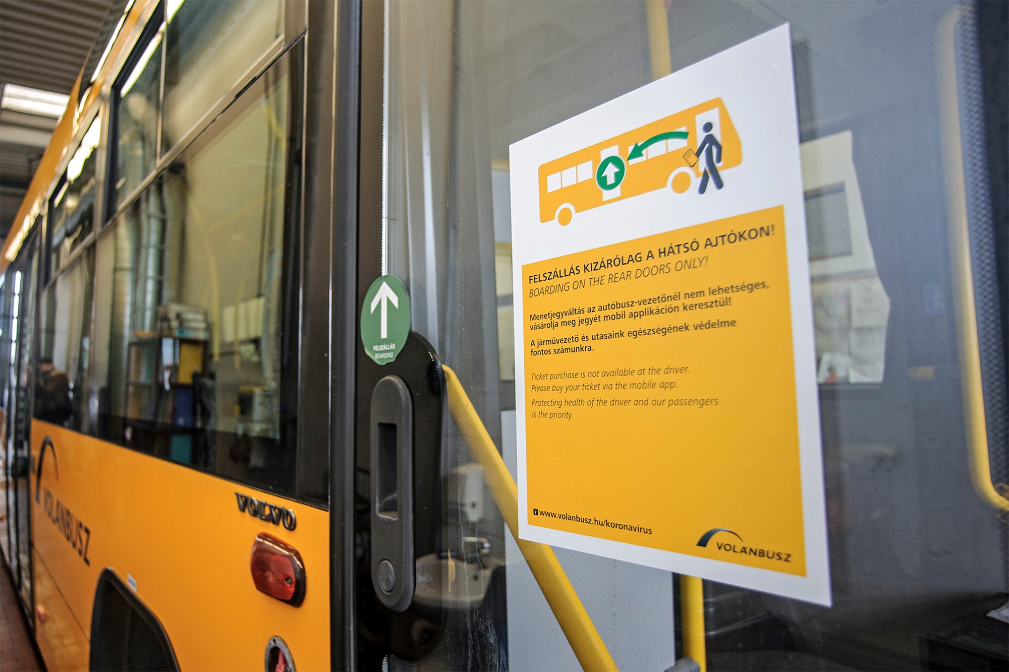 Kiemelő fotó - A buszokon felfüggesztik az elsõ ajtós felszállást