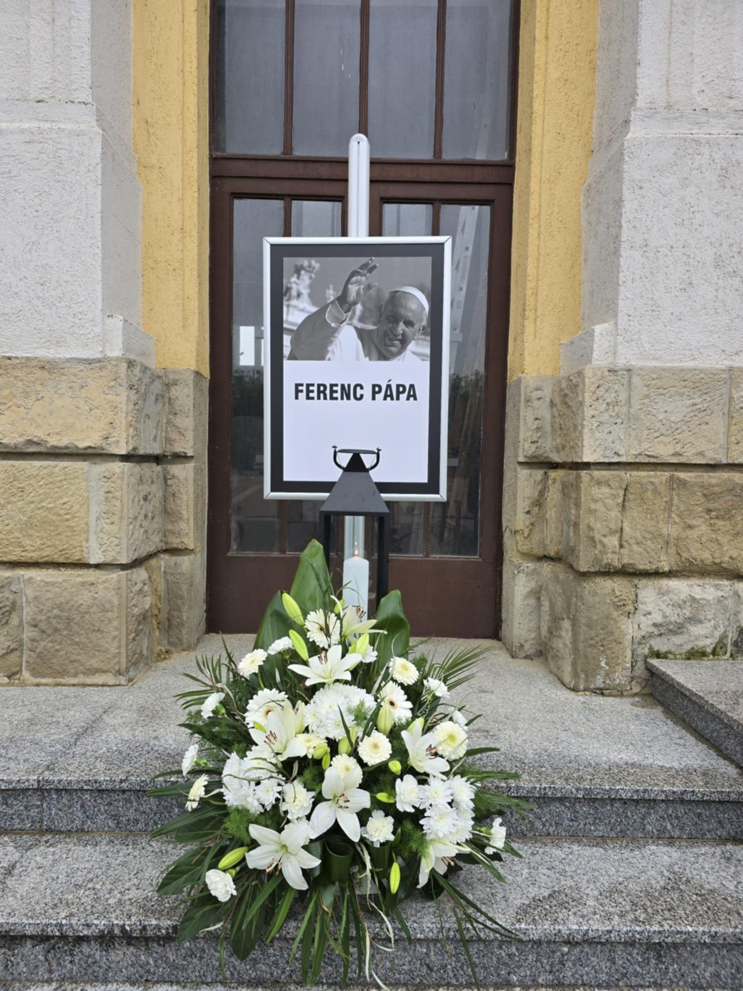 Kiemelő fotó - Emlékezzünk együtt Ferenc pápára!