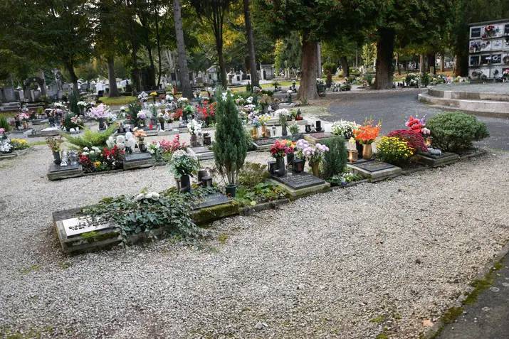 Kiemelő fotó - Változik a forgalmi rend mindenszentekkor a városi temetõnél